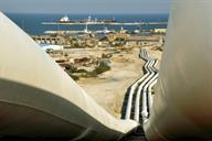 لوله های انتقال نفت و اسکله تی در جزیره خارک خلیج فارس سال 87 حسینی (2)