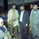 051954-202-بازدید خانواده های شهرا از پالایشگاه تهران و اهدای جوایز توسط مهندس غرضی, وزیر نفت1363.11.6-( )