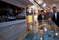 بازدید رییس مجلس لاریجانی و وزیر نفت بیژن زنگنه از نمایشگاه تاسیسات دریایی در ساختمان مجلس 94.3.17 (6)