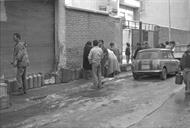صفوف مردم در مقابل جایگاه های فروش نفت سفید در تهران-1363.10.23 (9)