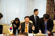 دیدار بیژن زنگنه وزیر نفت با جو هیونگ هوان وزیر صنعت ، تجارت و انرژی کره جنوبی 10 اسفند 94 (5)